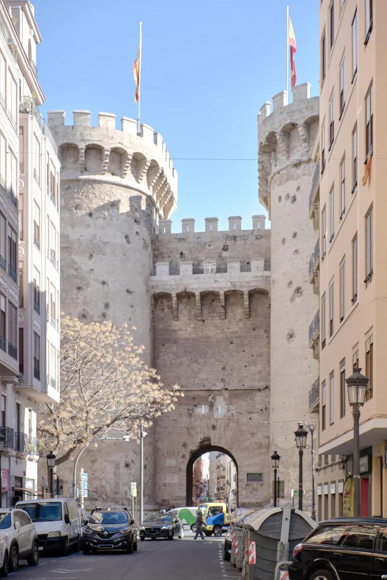Sunny Cozy Penthouse With A Terrace At Plaza Del Carmen Apartment Valencia Exterior photo